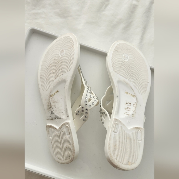 Le Chateau Flat Jelly Sandals - Picture 7 of 7